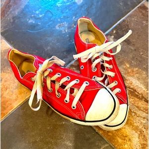 Converse Chuck Taylor's Red size Mens 6/Womens 8